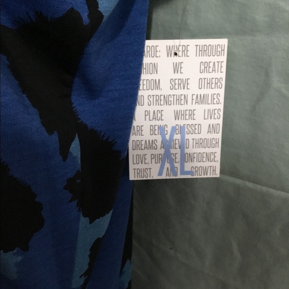 NWT animal print tee/tunic -Lularoe Irma - Picture 2 of 2